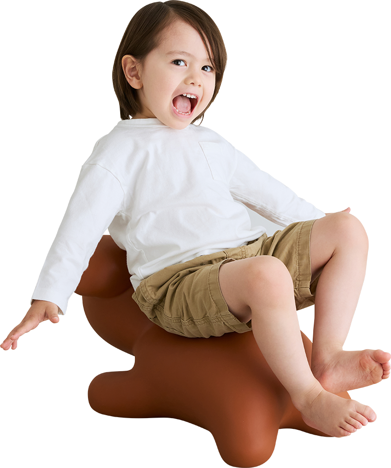 ボンボンバランスで遊んでいる子供