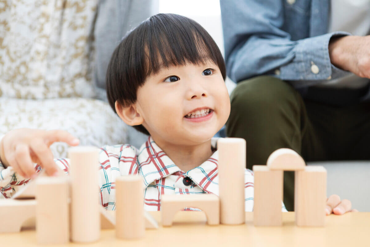 【2021年版】年齢別！おすすめの人気知育玩具｜選び方もご紹介