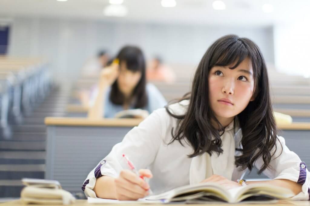 大学生が勉強している様子