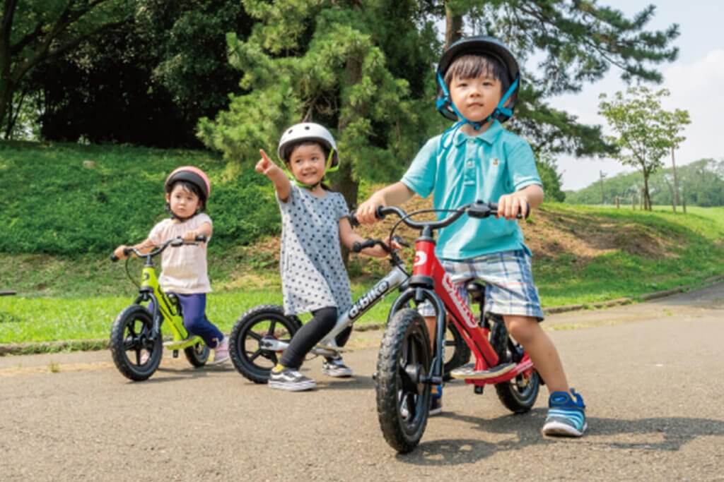 ディーバイクキックスにのるおとことことおんなのこ