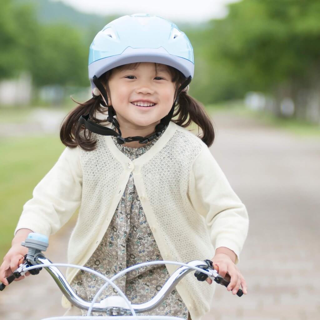 自転車にのるおんなのこ